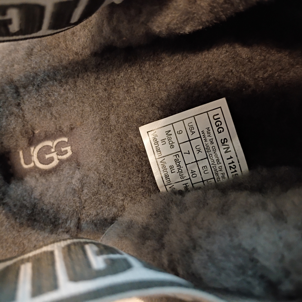 UGG🤍 - Picture 9 of 10
